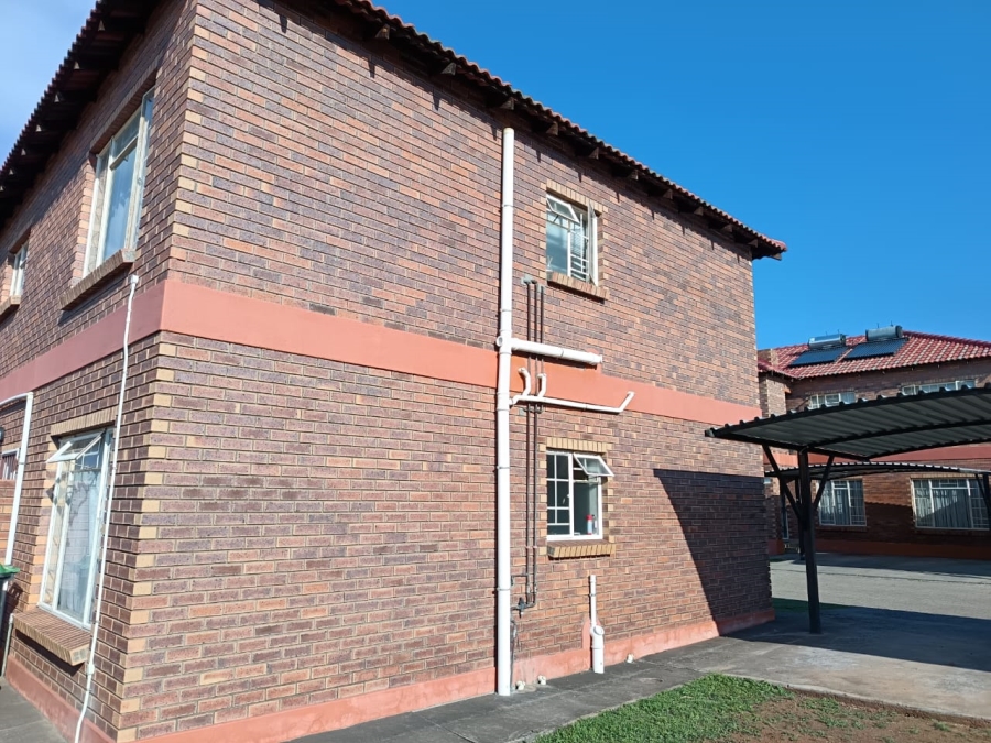 2 Bedroom Property for Sale in Waterval East North West